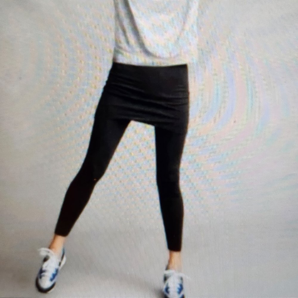 CAbi M'Leggings in black mesh skirt on cropped leggings size M